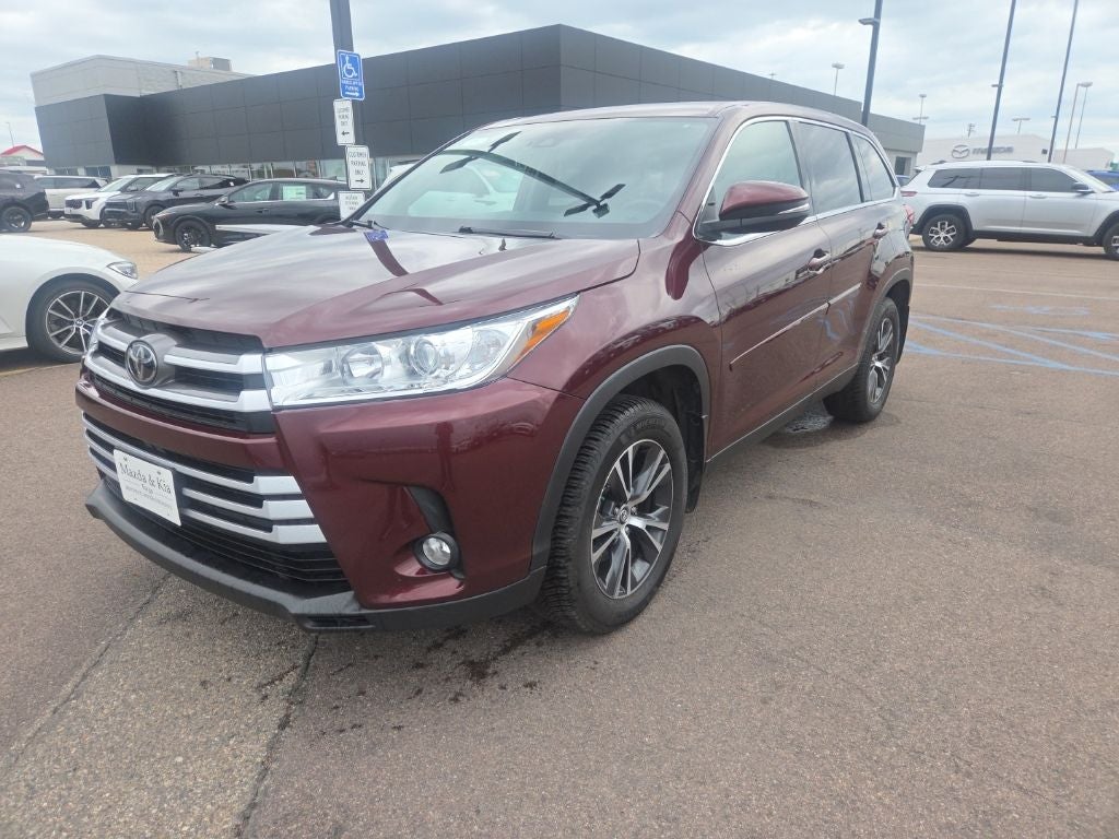 2019 Toyota Highlander LE Plus in Ooh La La Rouge Mica — front three-quarter view