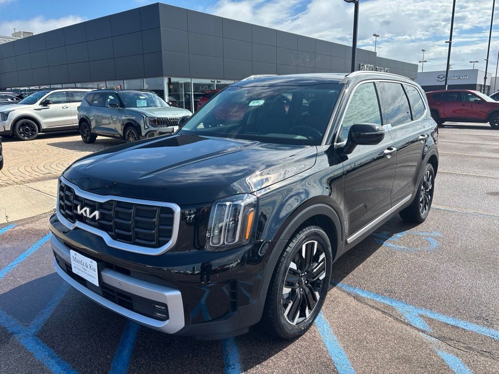 2024 Kia Telluride SX in Ebony Black — front three-quarter view