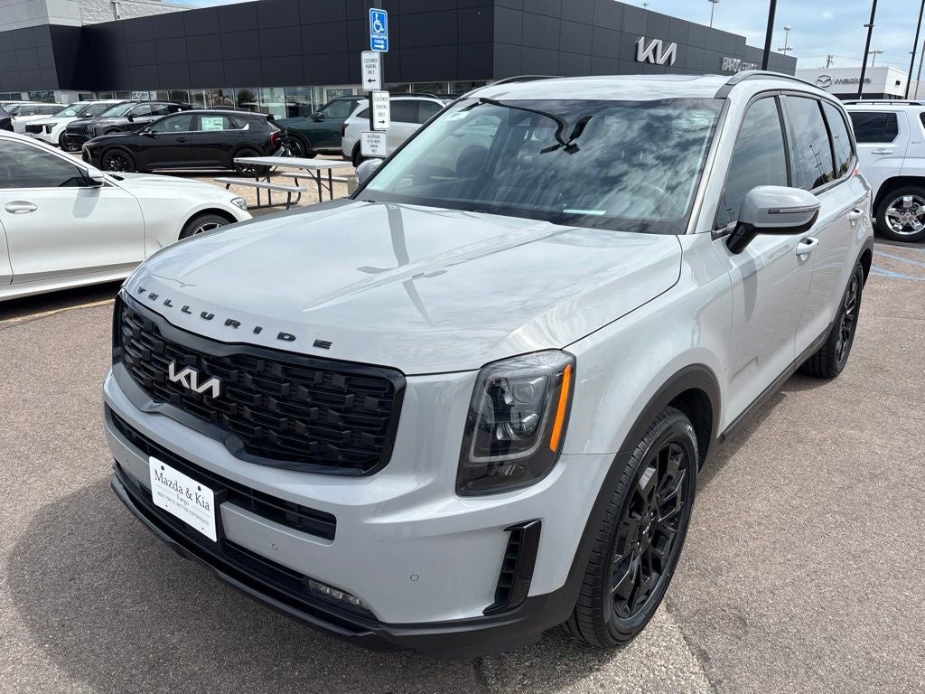 2022 Kia Telluride SX in Wolf Gray — front three-quarter view