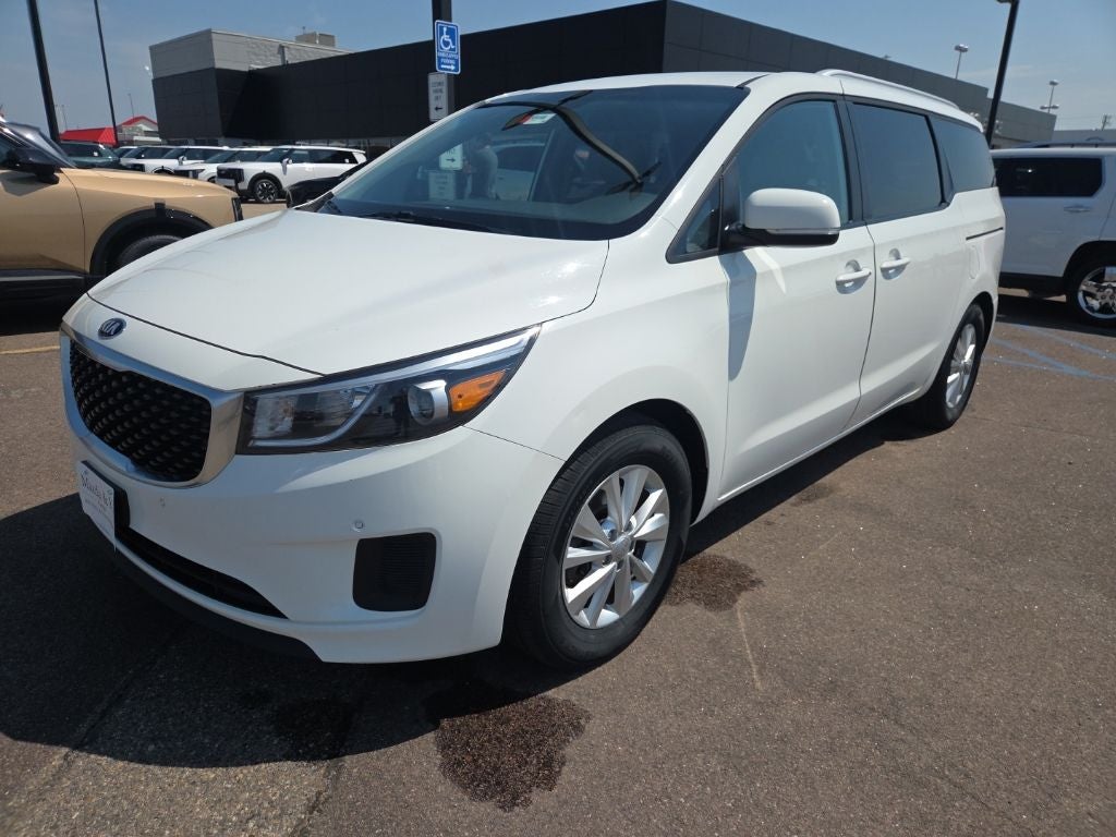 2017 Kia Sedona LX in Clear White — front three-quarter view